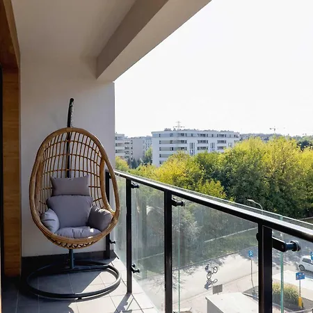 Light Grey In Cracow With Furnished Balcony By Renters 아파트 크라쿠프